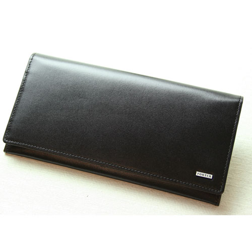 艶やかな革素材とシンプルなデザインでスッキリとした印象。
ギフトに喜ばれるポーター シーンの長財布。
