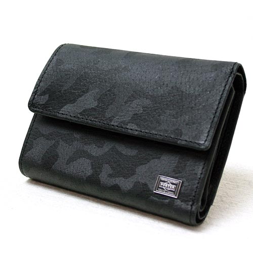 カードポケットを豊富に装備した財布です。
ポーター ワンダー ウォレット(三つ折り財布)