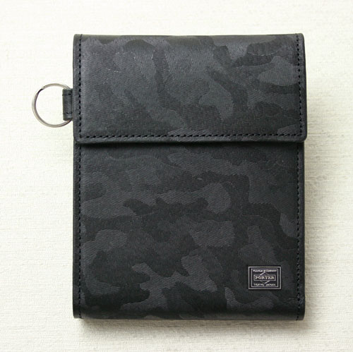 ポケットに入る大きさが便利な財布です。
ポーター ワンダー ウォレット(三つ折り財布)